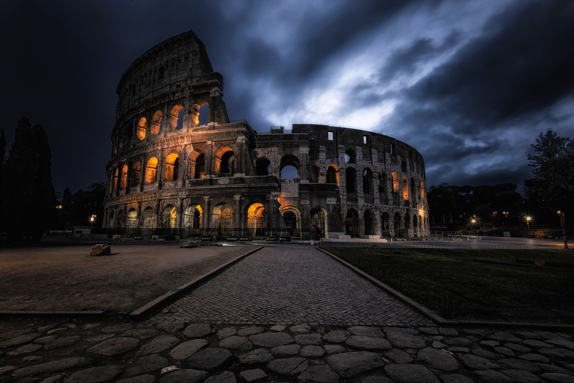 италия roma dark coliseum