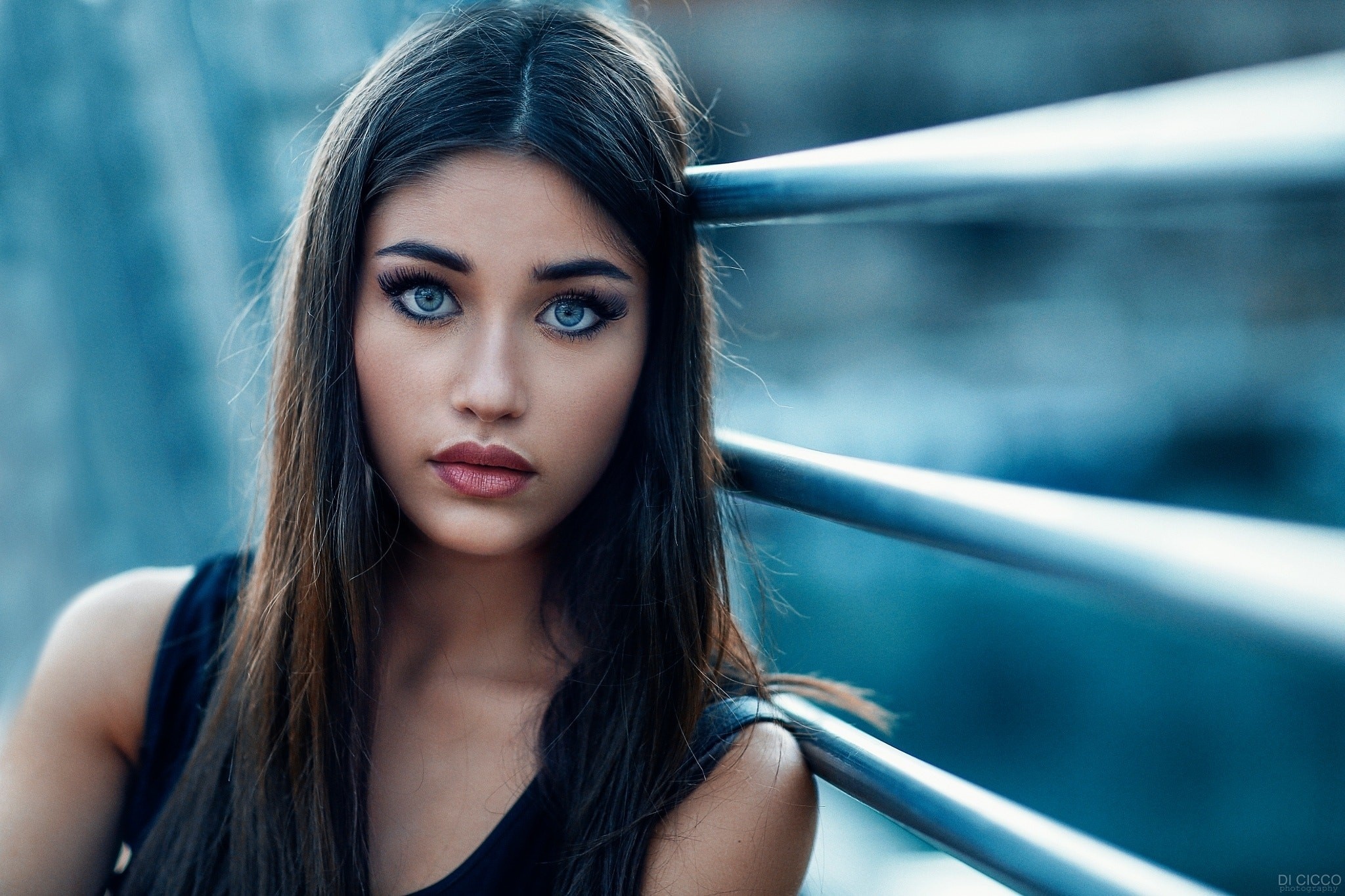  спортивная позирует