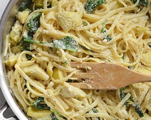 Спагетти со шпинатом и чесноком