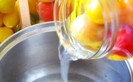 marinovannye pomidory zalivaem vodu